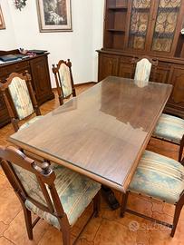 Tavolo in legno con 6 sedie