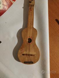 Chitarra Giocattolo in legno vintage - H. 30 cm