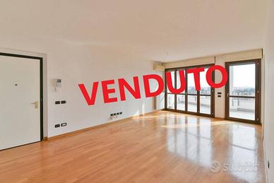 Appartamento di 207 m² con 4 locali a Seregno
