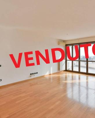 Appartamento di 207 m² con 4 locali a Seregno