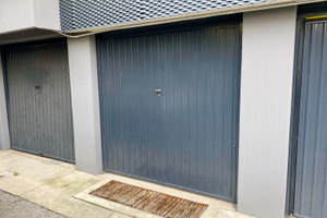 Centro studi - Garage in cortile privato