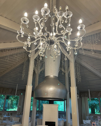 Grande lampadario con pendenti in cristallo