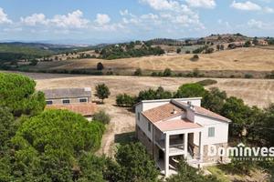 Rustico / Casale di 280 m² con 5 locali e box auto