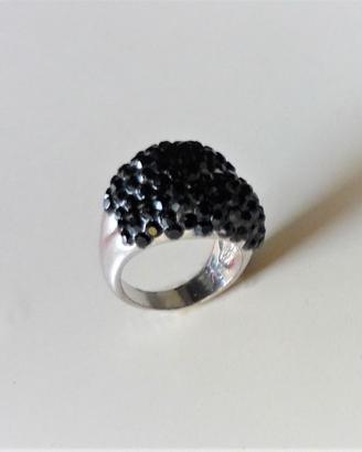 Anello con pietre nere