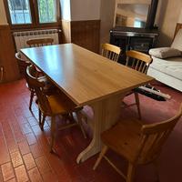 Tavolo rustico con 6 sedie in legno