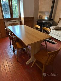Tavolo rustico con 6 sedie in legno
