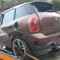 Mini Countryman incidentata 