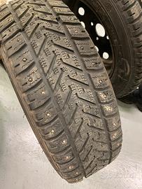 Gomme invernali chiodate 195/60 R15 88T con cerchi