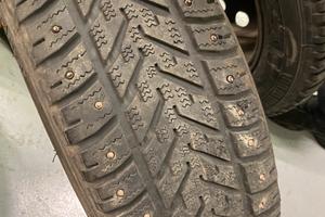 Gomme invernali chiodate 195/60 R15 88T con cerchi