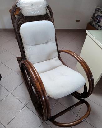 Sedia a dondolo in vimini
