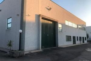Capannone industriale e commerciale