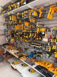 Attività di ferramenta e colori