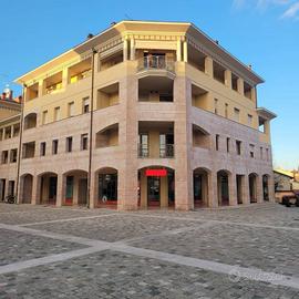 Attività / Licenza di 380 m² con 1 locale a Verucc