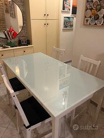 Tavolo bianco con vetro opaco 78x150 + 4 sedie