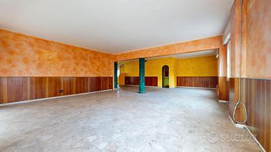 Locale Commerciale Luminoso a Rubiera