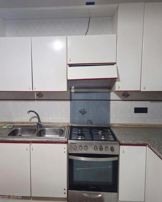 Cucina con Forno e piano a Gas