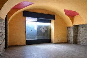 NEGOZIO A GRUMELLO DEL MONTE