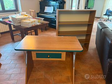 scrittoio con libreria per bambini/ragazzi e divan