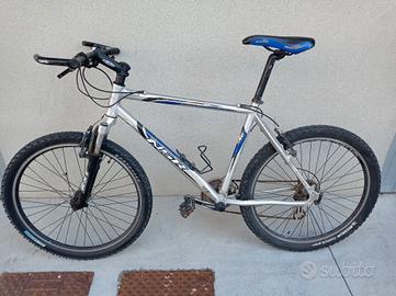 Bicicletta Mountain bike 