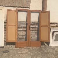 Vecchia antica finestra in legno massello 2 ante
