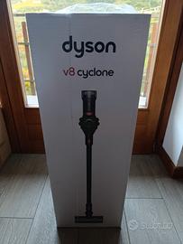 Dyson V8 nuovo 