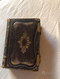 Antico libro di preghiere tascabile in francese