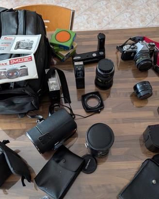 fotocamera Pentax ME con molti Accessori