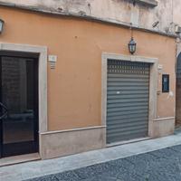 Locale commerciale fronte strada in centro storico