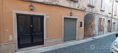 Locale commerciale fronte strada in centro storico