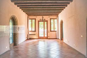 Porzione centrale di rustico immerso nel verde