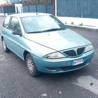 Lancia y 8V  2001