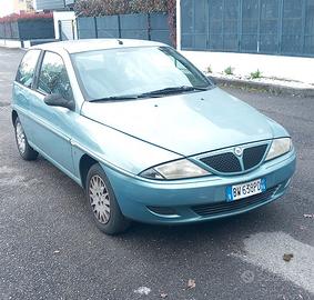 Lancia y 8V  2001