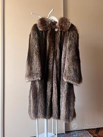 Pelliccia di marmotta lunga con spacchi