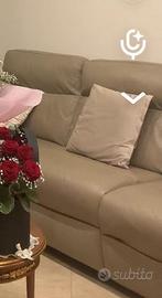 Divano beige con recliner elettrico come nuovo