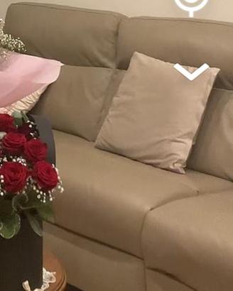 Divano beige con recliner elettrico come nuovo
