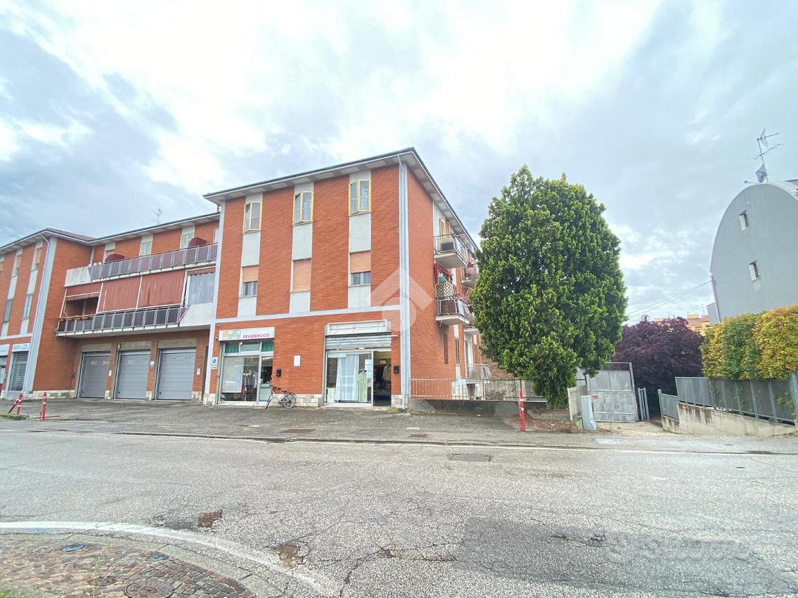 4 LOCALI A FERRARA