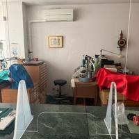 Pannelli Plexiglass da ufficio con basi d’appoggio