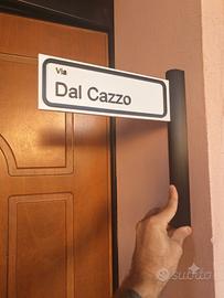 cartello stradale divertente e irriverente