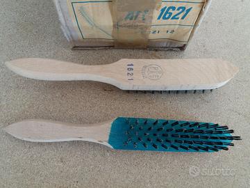 SPAZZOLE IN ACCIAIO CON MANICO IN LEGNO 