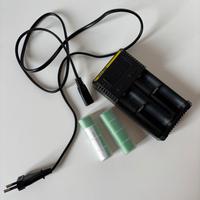 Caricabatterie Nitecore con 2 batterie nuove