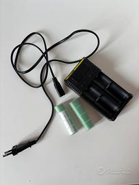 Caricabatterie Nitecore con 2 batterie nuove