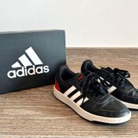 ADIDAS modello Hoops 2.0 Nero-Rosso, 37,5