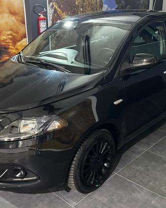 Lancia Ypsilon 1.0 FireFly 5 porte S&S Hybrid Gold