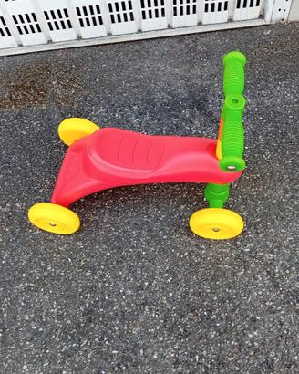 triciclo cavalcabile bimbi
