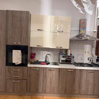 Cucina e parete attrezzata