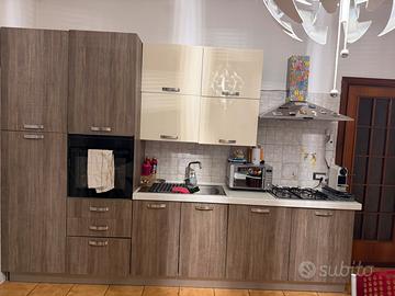 Cucina e parete attrezzata