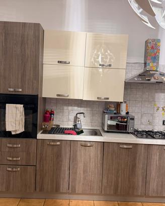 Cucina e parete attrezzata