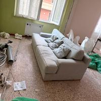 Divano 2/3 posti in tessuto chiaro – 220 cm