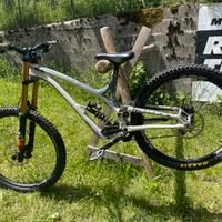 Bici da DH Commencal Supreme 2021