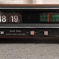 RADIOSVEGLIA VINTAGE MINACHI SOLID STATE AM FM